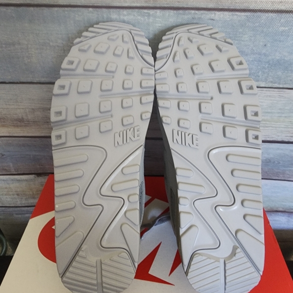 NWT Nike Air Max 90  Wolf Grey main image 5